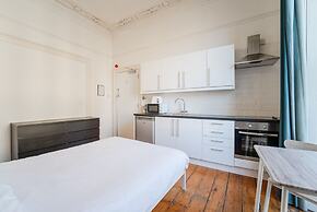 No 3 Georgian Shared House - By Clifton Short Lets