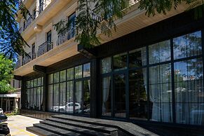 Macan Terrace Hotel