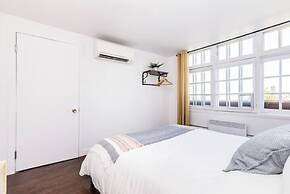 Modern Meets Rustic - 2 Bdrm Old Quebec