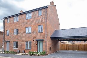 Modern 5 Bedroom 3 Bath Hse Aylesbury