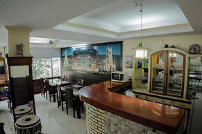 Hotel Falcon Crest