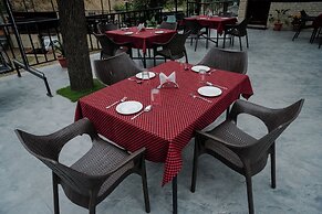 Hotel Falcon Crest