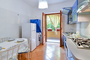 Daisy House