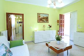 Daisy House
