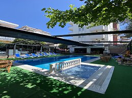 Kadeer Hotel