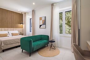 48 Rooms Split