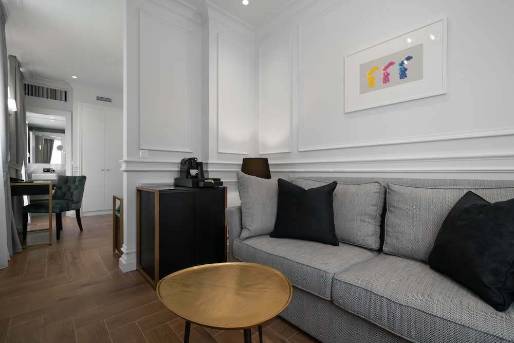 Praxitelous Luxury Suites