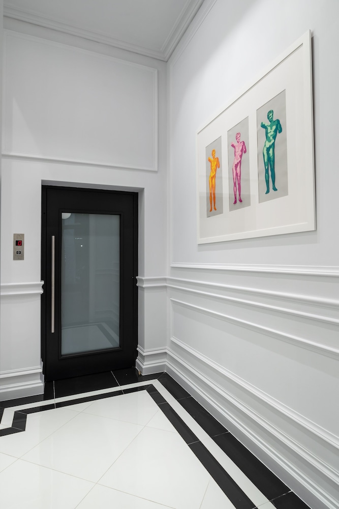 Praxitelous Luxury Suites