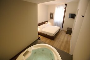 Palazzo Bellocchi - Suites & Apartments