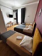 AMEN Aparthotel Curie 8