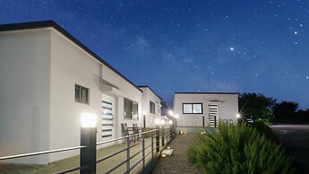 Jeju Joyhouse