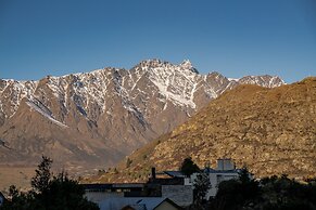 2-BEDROOM REMARKABLES APARTMENT