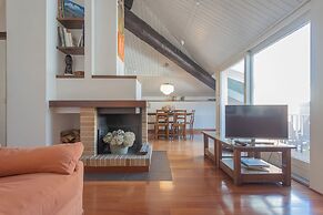 La Mansarda in Como With 3 Bedrooms and 2 Bathrooms