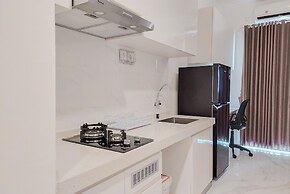 Homey Studio Room At Sky House Bsd Apartment