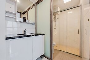 Restful And Comfy 2Br At Sky House Bsd Apartment By Tarvelio