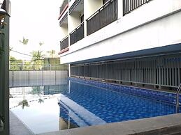 Homey Furnished Studio At Beverly Dago Apartment