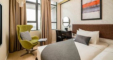 Centrestage Petaling Jaya- Perfect Host