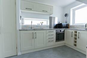 Tides - Beach Front Apartment in Bracklesham Bay