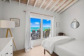 Beachfront White Palm Villa - Tar Bay