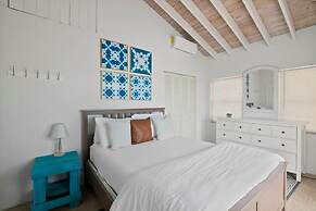 Beachfront White Palm Villa - Tar Bay
