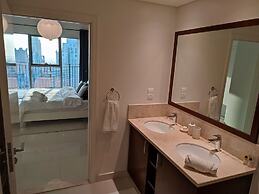 SuperHost - Chic Apartment With Balcony Close to Burj Khalifa