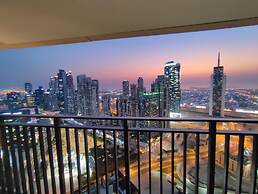 SuperHost - Chic Apartment With Balcony Close to Burj Khalifa
