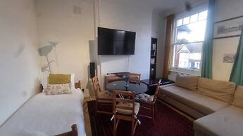 Extra Large One Bedroom Flat With Parking