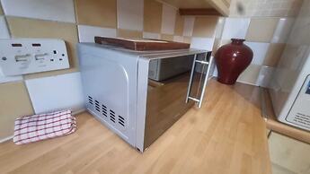 Extra Large One Bedroom Flat With Parking