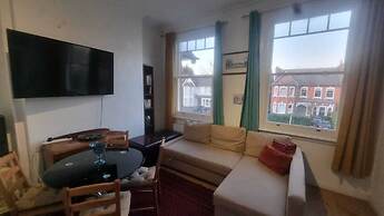 Extra Large One Bedroom Flat With Parking