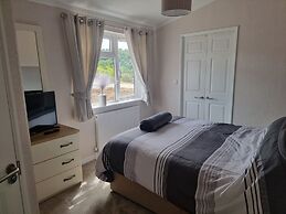 Pet Friendly 2-bed Luxury Lodge in Routh w/ Hottub