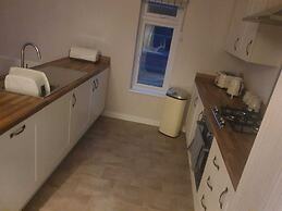 Pet Friendly 2-bed Luxury Lodge in Routh w/ Hottub