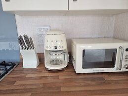 Pet Friendly 2-bed Luxury Lodge in Routh w/ Hottub