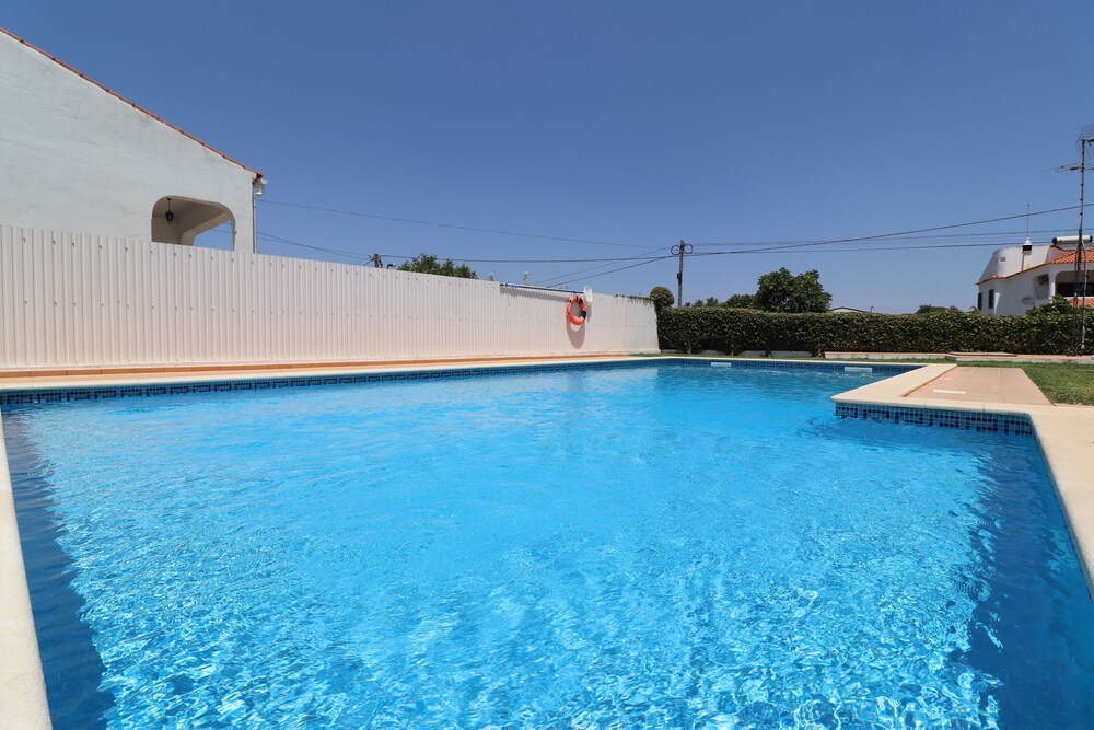 3-bed Townhouse With Pool in Albufeira Balaia