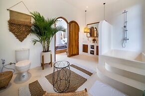 NEW ! Stunning 4BR Jungle View Villa in Lovina