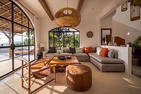 NEW ! Stunning 4BR Jungle View Villa in Lovina