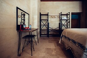 Azalea Terrace Cave Hotel