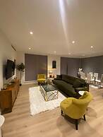 Marvelous 3 Bed Penthouse in Kewbridge