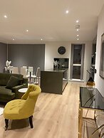 Marvelous 3 Bed Penthouse in Kewbridge