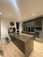 Marvelous 3 Bed Penthouse in Kewbridge