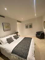 Marvelous 3 Bed Penthouse in Kewbridge
