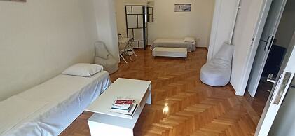 2 Bed Flat - Sleeps 5 - Parking - Wifi