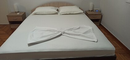 2 Bed Flat - Sleeps 5 - Parking - Wifi
