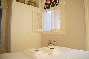 Liiiving - Vintage Balcony Apartment