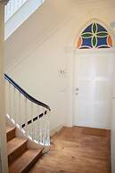 Liiiving - Vintage Balcony Apartment