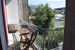 Liiiving - Vintage Balcony Apartment