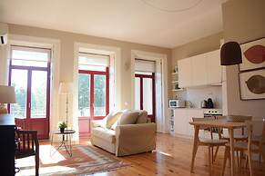 Liiiving - Vintage Balcony Apartment