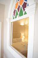 Liiiving - Vintage Balcony Apartment