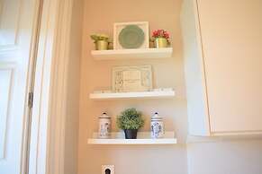 Liiiving - Vintage Balcony Apartment