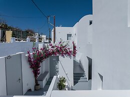 Cycladic Suites & Spa