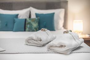 Elegant Mavili Suite by Cloudkeys